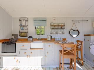 The Hut At Hole Farm - Alderbury - 7