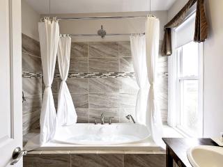 Charming Weekend Getaway Located on a Vineyard near Cleveland, Ohio - Berlin Center - 4