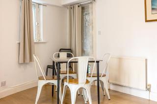 Sunny 1BR Gem Near Canary Wharf with Parking - Londra - 7