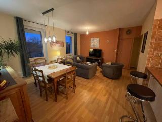 1er etage entier, 2 Appartements, 10 Pers - Delle - 1