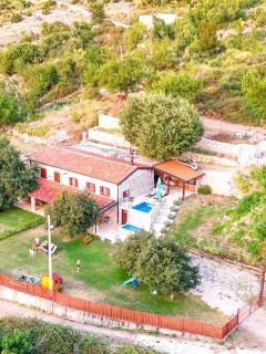 Old stone house with swimming pool Etno House Perazic - Bar - 3