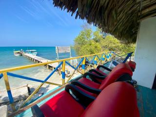 Hostal Doña Aura - Tintipan Island - 4