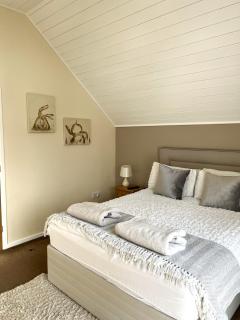 Pet-Friendly Waterside Lodge - Cotswold Water Park - 4