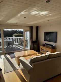 Pet-Friendly Waterside Lodge - Cotswold Water Park - 9