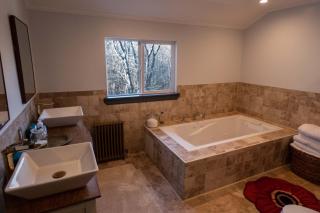 Chic Catskills Farmhouse - 9