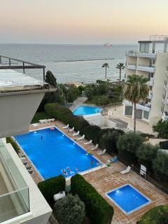 3bdr Beachfront family friendly apartment with pool and office - Limassol - 2