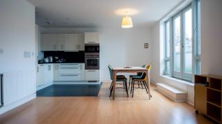 Two bedroom flat with parking in Deanery road - Bristol - 0