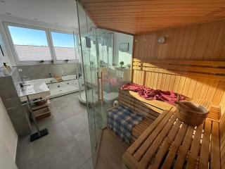 Penthouse mit Sauna, Whirlpool & Tischkicker - Bergneustadt - 0