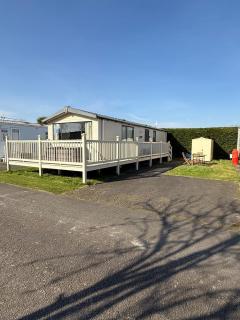 Sunny Chalet Retreat in Skegness - 9