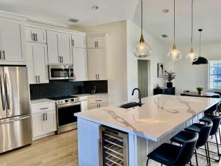 Heated Saltwater Pool, Pet Friendly, Gull Access & Dock - Dockside Dream Escape - Roelens - Cape Coral - 3