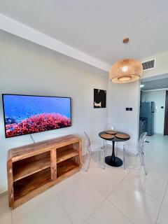 Elegant Studio Island View - Beachfront Property - Ras al Khaimah - 2