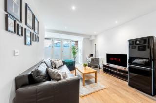 Free parking, centre of Edgware - Edgware - 9