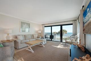 Take in the oceanfront corner views located on the no-drive beach! - New Smyrna Beach - 3