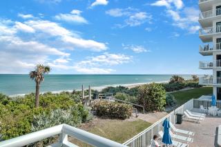 Take in the oceanfront corner views located on the no-drive beach! - New Smyrna Beach - 9
