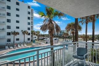Take in the oceanfront corner views located on the no-drive beach! - New Smyrna Beach - 6