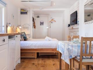 Brunswick Garden Studio - Patio - by Brighton Holiday Lets - Brighton & Hove - 8