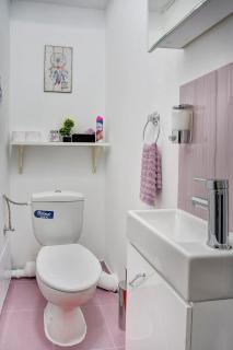 10 Seconds Away from the Main street, Free Secured Parking - 6