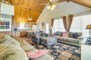 Boat and Swim Lakefront Toledo Bend Retreat! - 7