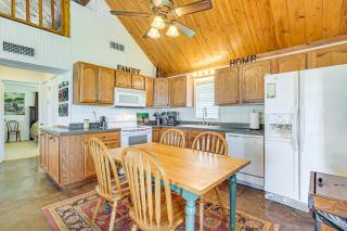 Boat and Swim Lakefront Toledo Bend Retreat! - 4