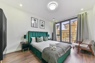 Large 2 Bed 2 Bath flat with Patio, Canary Wharf - London - 7