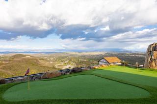 Colina by AvantStay Secluded Mountain Top Oasis w Pool Hot Tub Putting Green - - 3