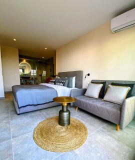 Luxury Suite with a queens double bed stunning sea vews and private Jacuzzi - 9