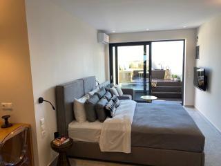 Luxury Suite with a queens double bed stunning sea vews and private Jacuzzi - 6