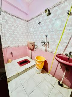 Hotel Best Stay Near By Bus And Railway Station - 9
