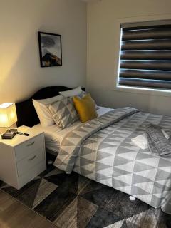 Upper Suite Haven- Near Airport - 7