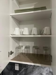 Upper Suite Haven- Near Airport - Winnipeg - 4