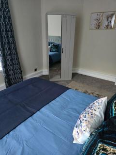 Contemporary & Spacious 1BD - Fireplace with Modern Comforts - Londra - 3