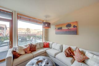 Walk to Lake Chelan Mountain-View Condo with Grill! - Chelan - 6
