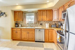 3 Mi to Berkshire Mall Suburban Stay with Yard! - 4