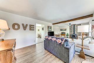 1 Mi to Alto Lake Mtn-View Home with Large Yard! - 7