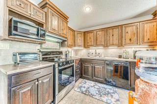 1 Mi to Alto Lake Mtn-View Home with Large Yard! - 2