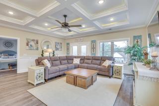 2 Mi to Long Beach Home with Patio and Putting Green! - Oak Island - 6