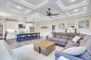 2 Mi to Long Beach Home with Patio and Putting Green! - Oak Island - 5