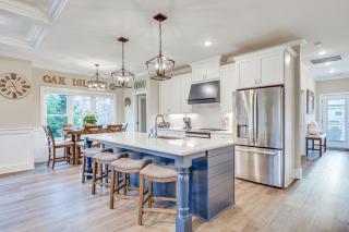 2 Mi to Long Beach Home with Patio and Putting Green! - Oak Island - 4