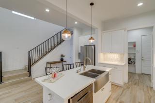 Sleek Home w/ Screened Patio & Yard in Houston! - 5