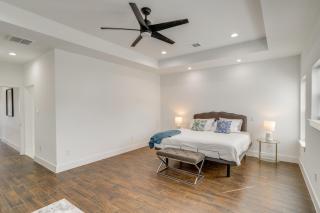 Sleek Home w/ Screened Patio & Yard in Houston! - 1