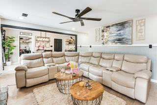 4 Mi to Airport Atlanta Home with Deck and Hot Tub - Forest Park - 6