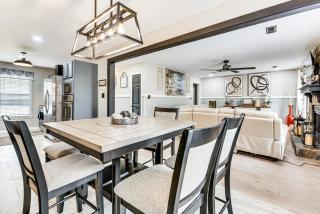 4 Mi to Airport: Atlanta Home w/ Deck & Hot Tub - 4