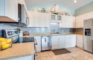 Steps to Beach Home with Sunset Views in Cedar Key! - 1