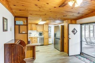 1 Mi to Lake Murray Pet-Friendly Home with Deck - 3