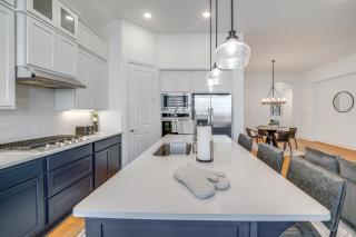 Patio and Yard Beautiful Family Home in Mansfield! - Mansfield - 4