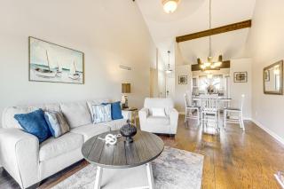 Pool Access and Private Fire Pit Kansas City Gem! - Kansas City - 6