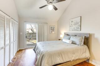 Pool Access and Private Fire Pit Kansas City Gem! - Kansas City - 3