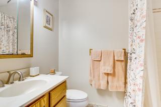 Pool Access and Private Fire Pit Kansas City Gem! - Kansas City - 1
