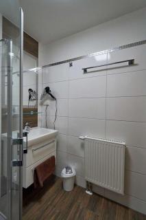 Traumhaftes Appartement mit Terrasse - Odins Blick Wohnung 10 - am Privatstrand - Lobbe - 3