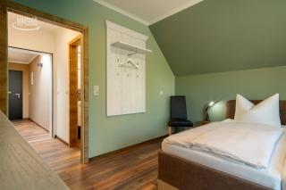 Suite HEIMDALL mit Balkon - Odins Blick Wohnung 7 - Erholung pur am Privatstrand - Lobbe - 6